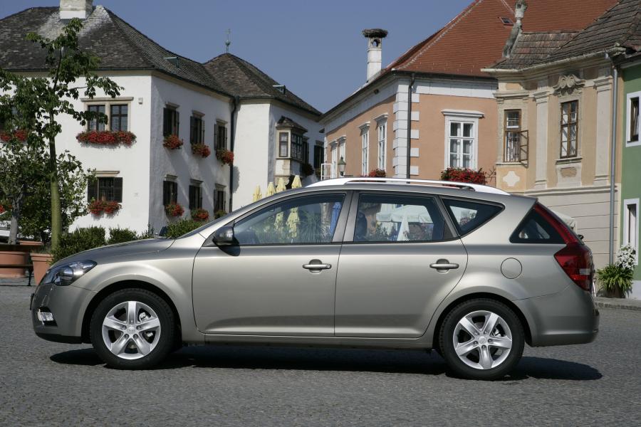  Kia cee&rsquo;d SW 2009 года  (фото 24 из 61)